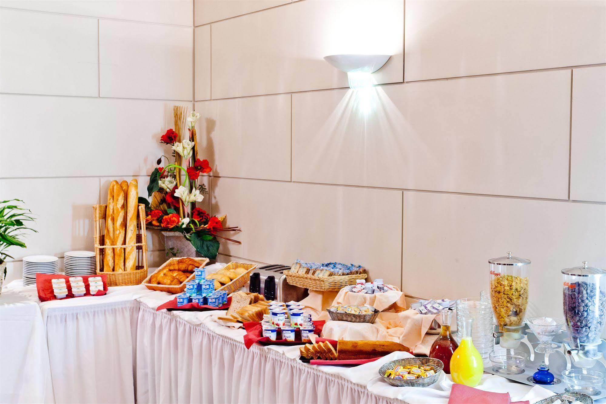 Hotel Continental Лурд Екстериор снимка